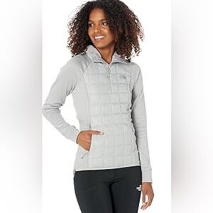 THE NORTH FACE Women's Gray and white thermoball Jacket